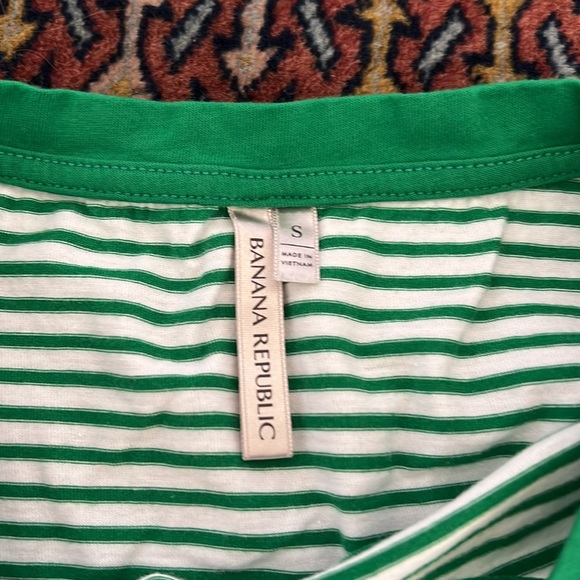 Banana Republic Tee - Picture 2 of 3